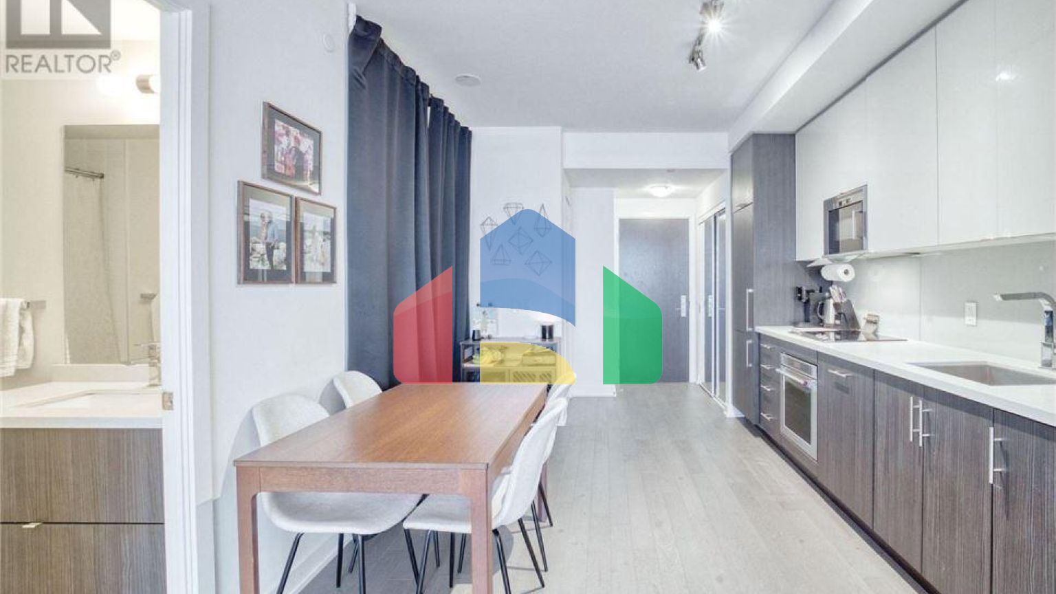 Residential - Single Family Home - Toronto, Canada - Canada