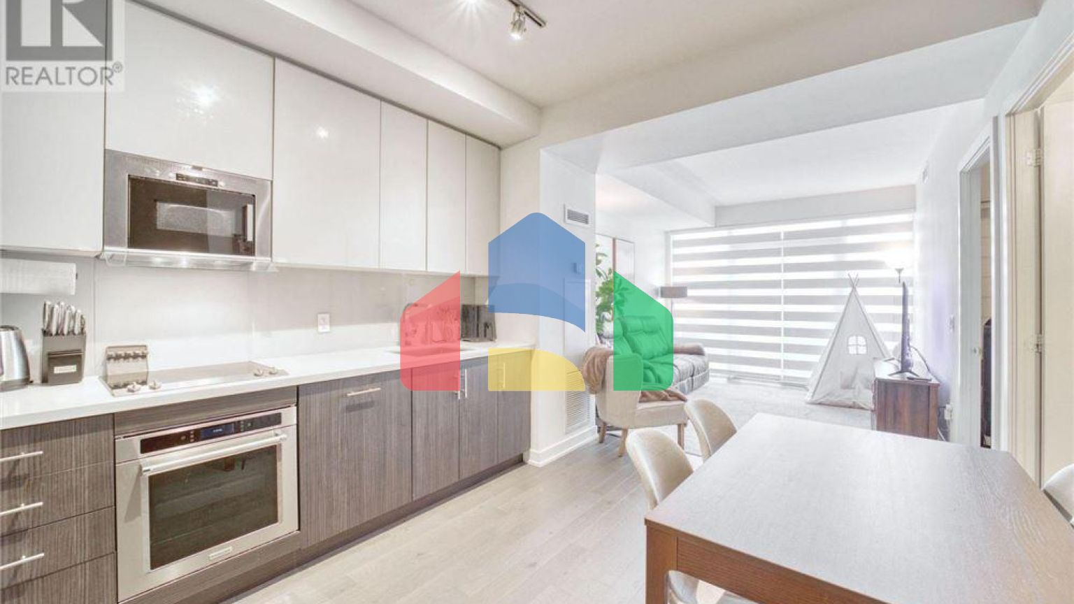 Residential - Single Family Home - Toronto, Canada - Canada