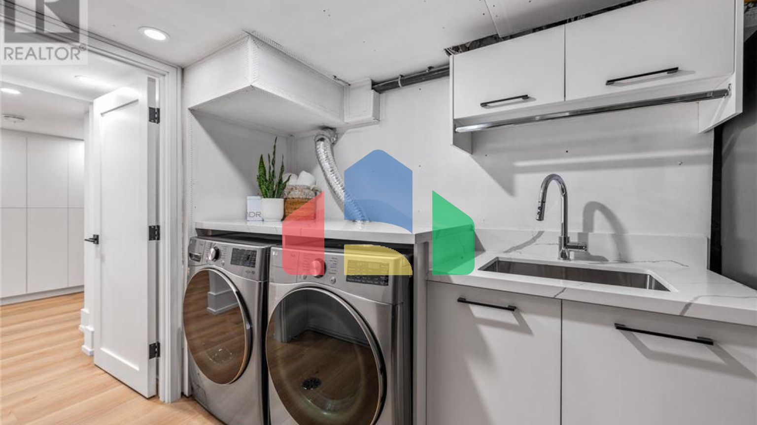 Residential - Single Family Home - Toronto, Canada - Canada