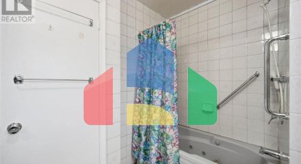 Residential - Single Family Home - Toronto, Canada - Canada