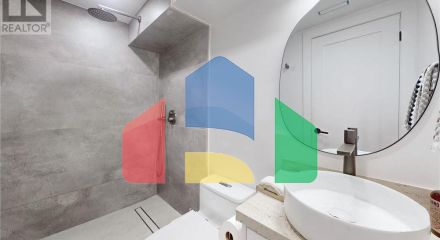 Residential - Single Family Home - Toronto, Canada - Canada