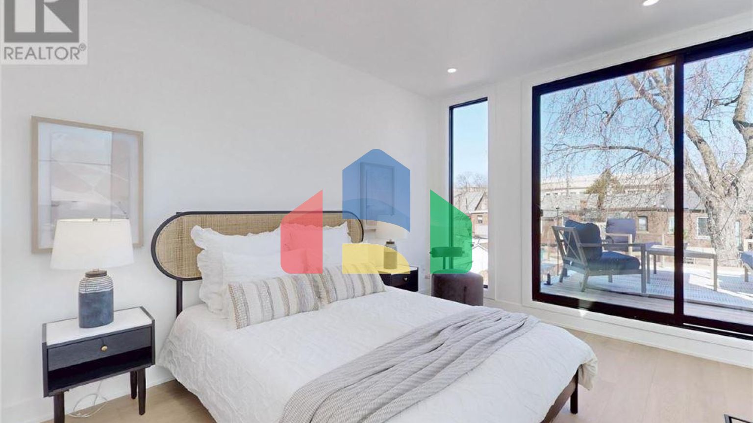 Residential - Single Family Home - Toronto, Canada - Canada