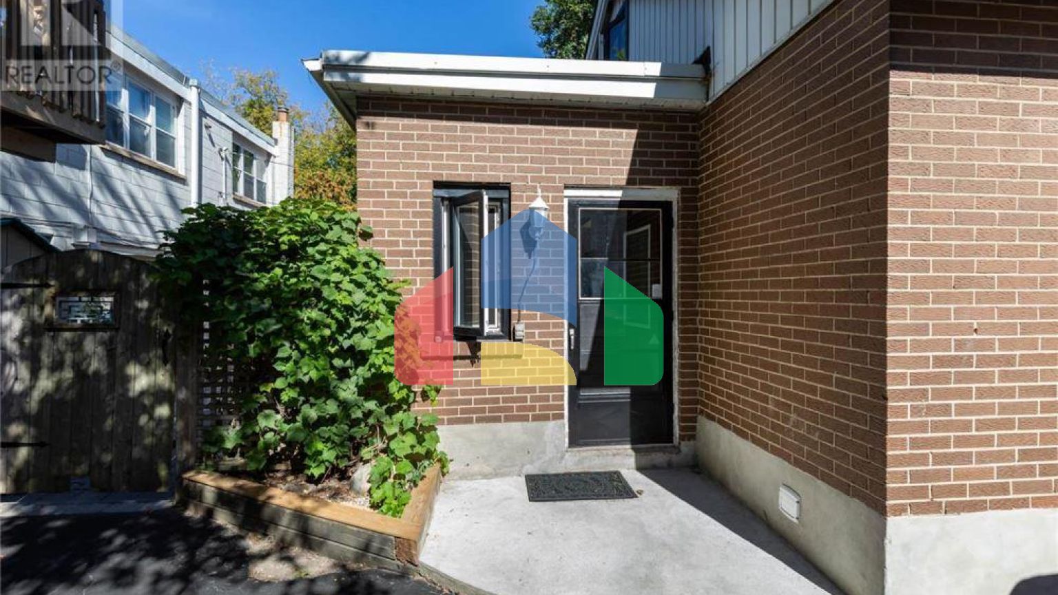 Residential - Single Family Home - Toronto, Canada - Canada