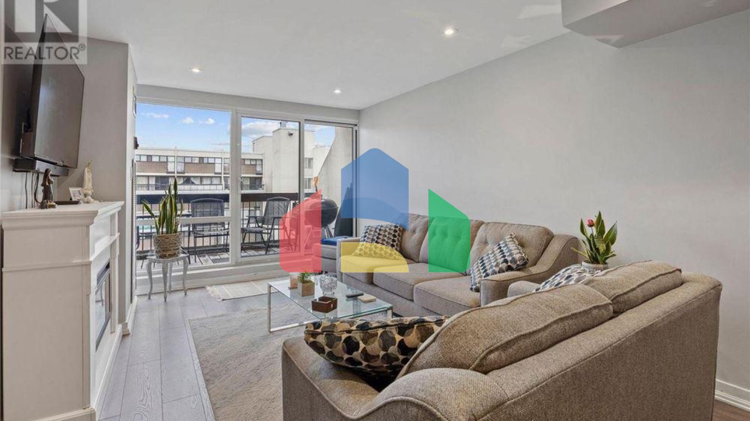 Residential - Condo/Apartment - Toronto, Canada - Canada