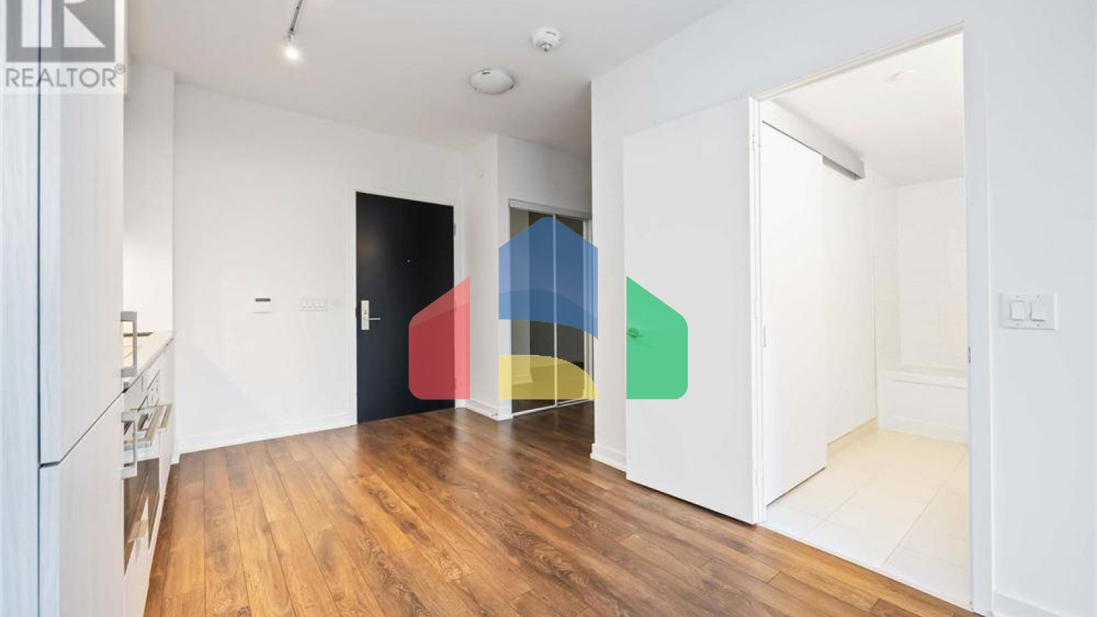 Residential - Single Family Home - Toronto, Canada - Canada