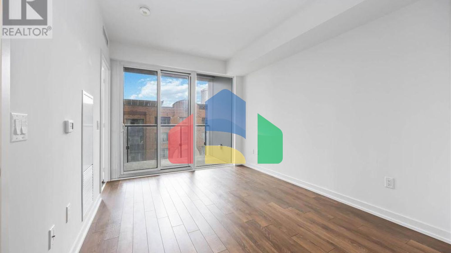 Residential - Single Family Home - Toronto, Canada - Canada