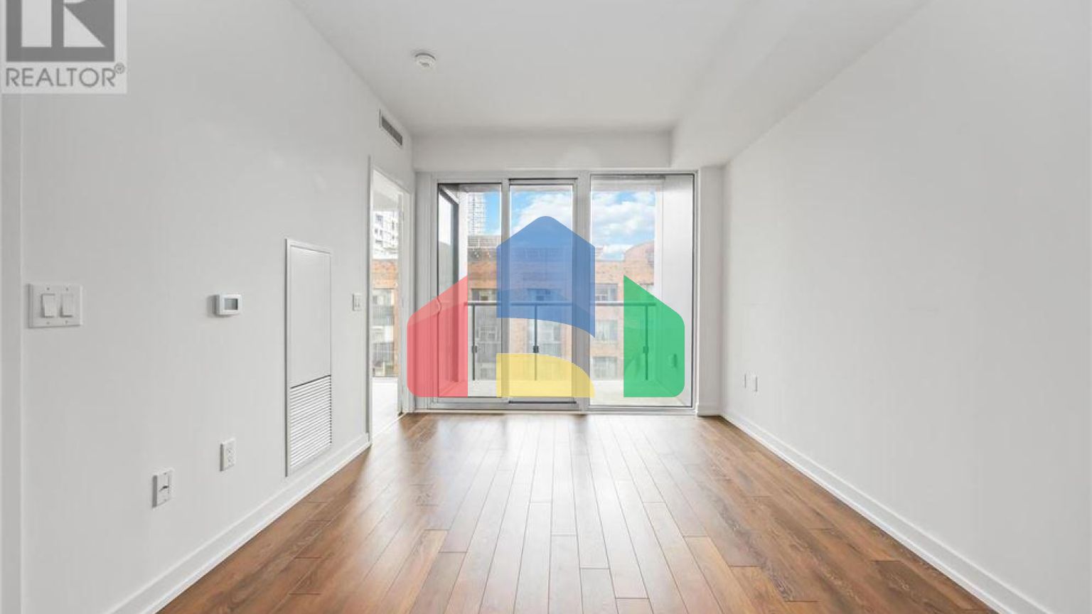 Residential - Single Family Home - Toronto, Canada - Canada