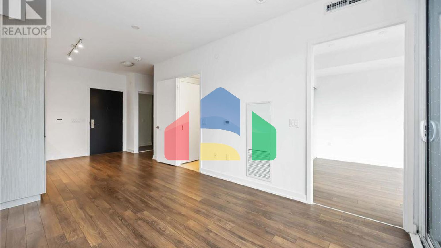 Residential - Single Family Home - Toronto, Canada - Canada