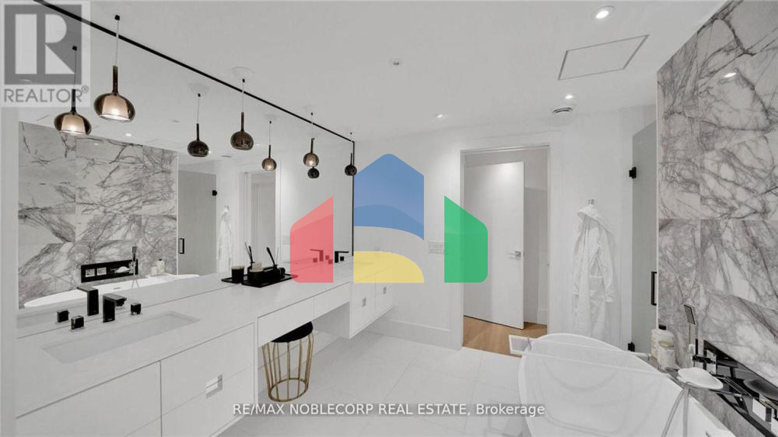 Residential - Single Family Home - Toronto, Canada - Canada