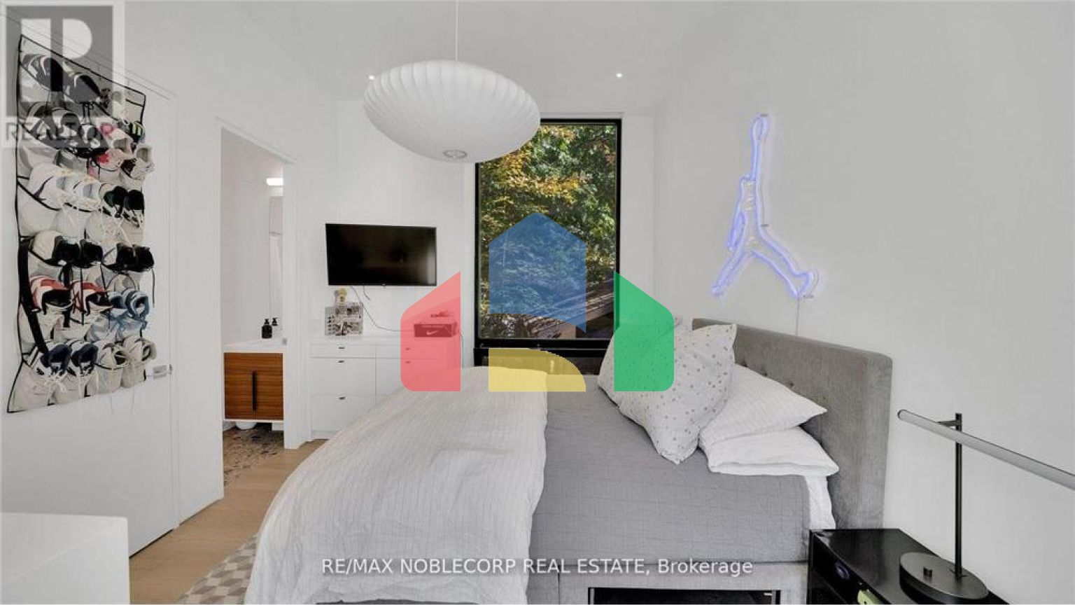 Residential - Single Family Home - Toronto, Canada - Canada