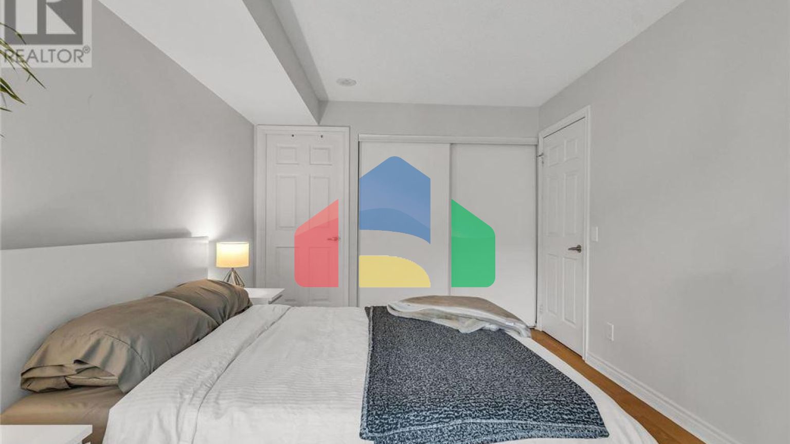 Residential - Condo/Apartment - Toronto, Canada - Canada