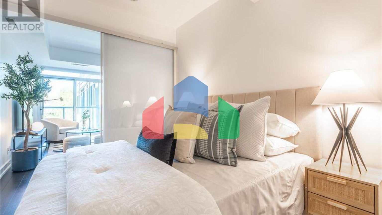 Residential - Condo/Apartment - Toronto, Canada - Canada