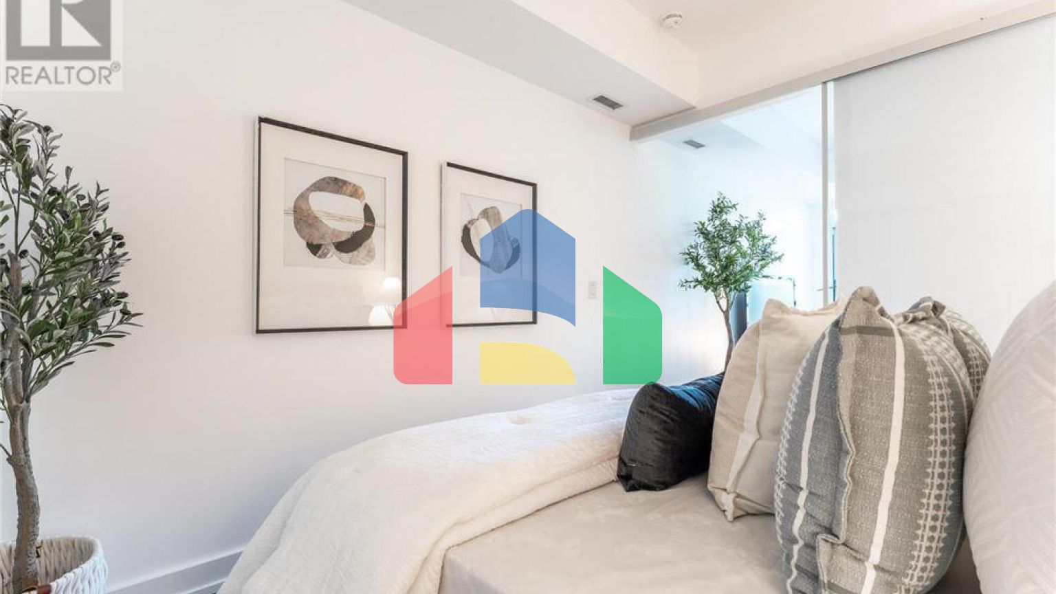 Residential - Condo/Apartment - Toronto, Canada - Canada