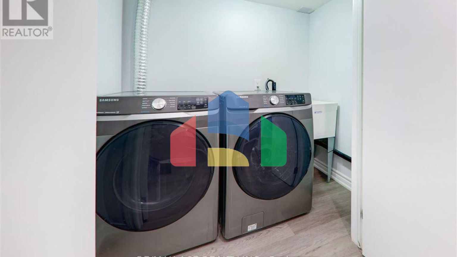 Residential - Single Family Home - Toronto, Canada - Canada