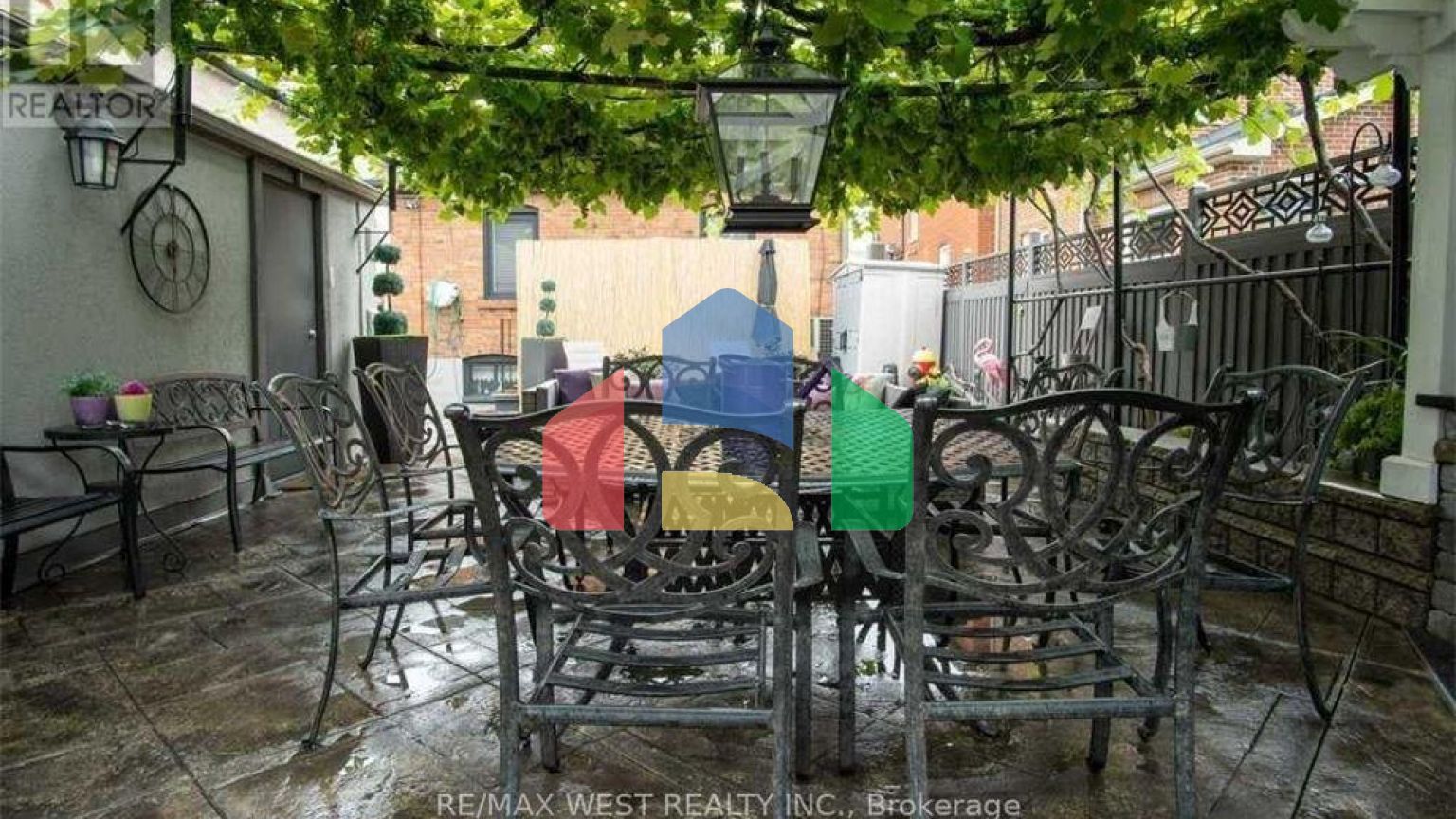 Residential - Single Family Home - Toronto, Canada - Canada