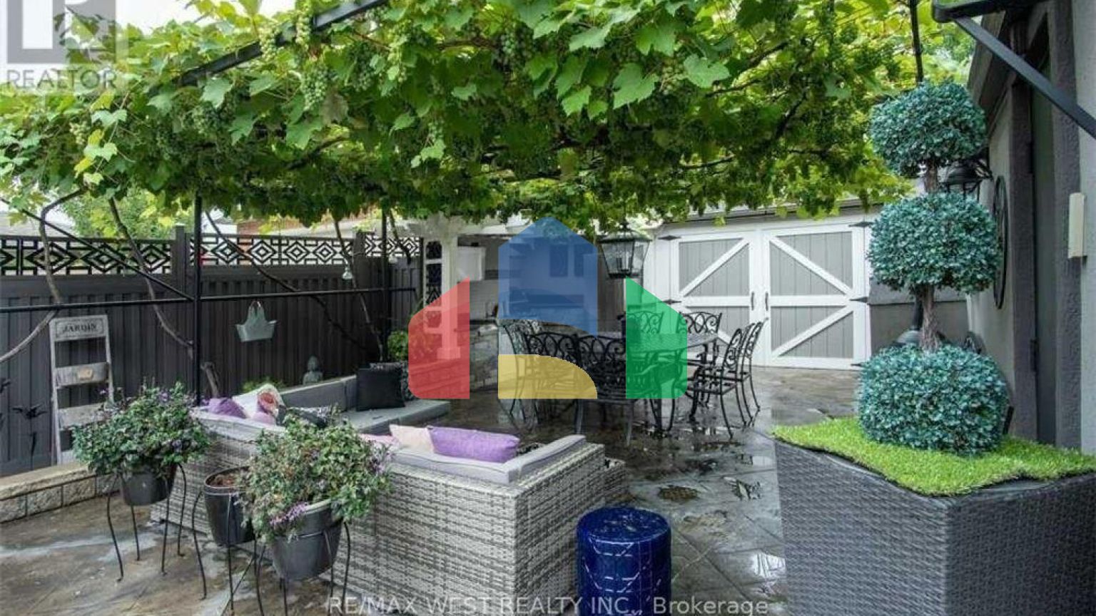 Residential - Single Family Home - Toronto, Canada - Canada