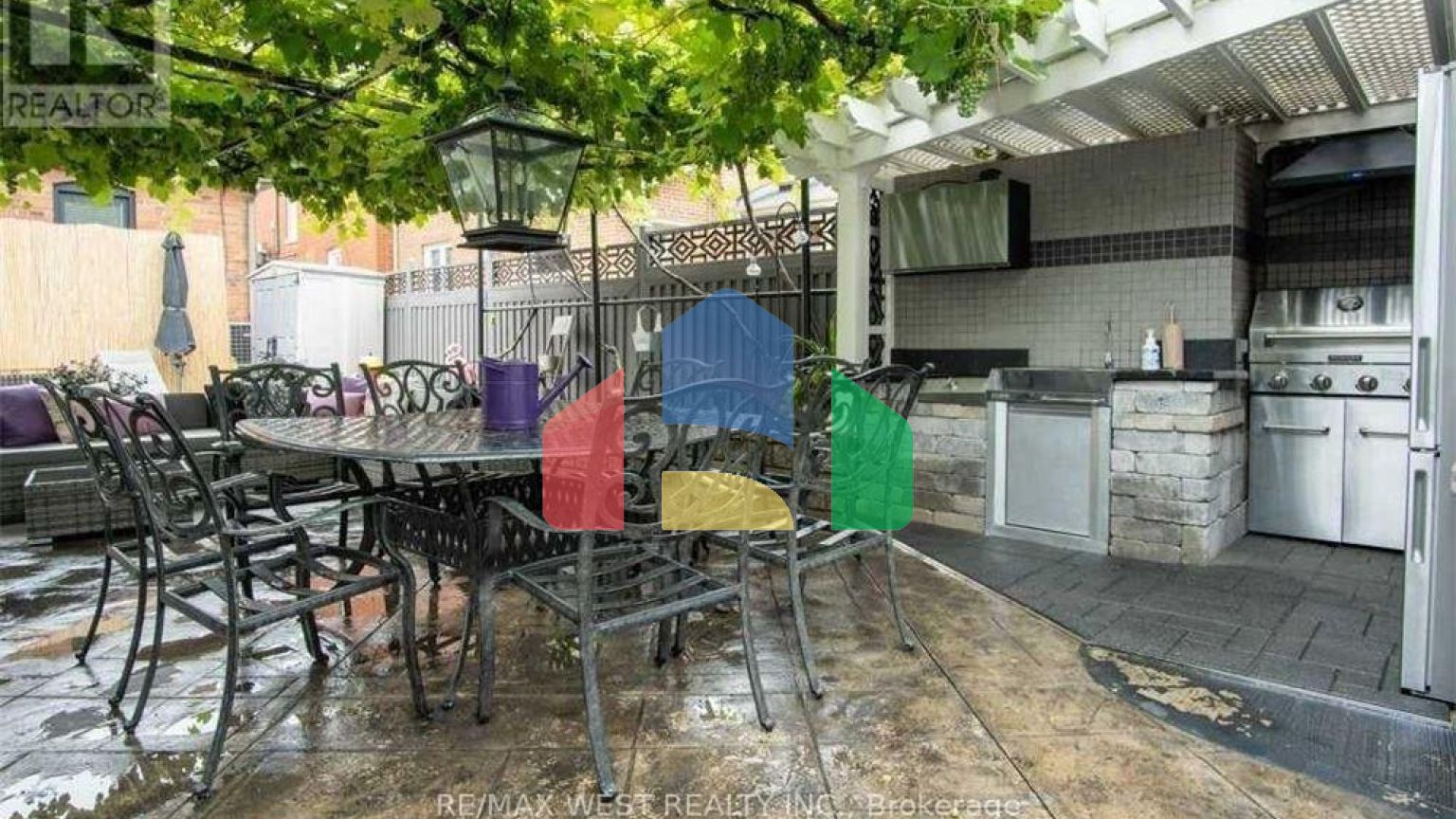 Residential - Single Family Home - Toronto, Canada - Canada