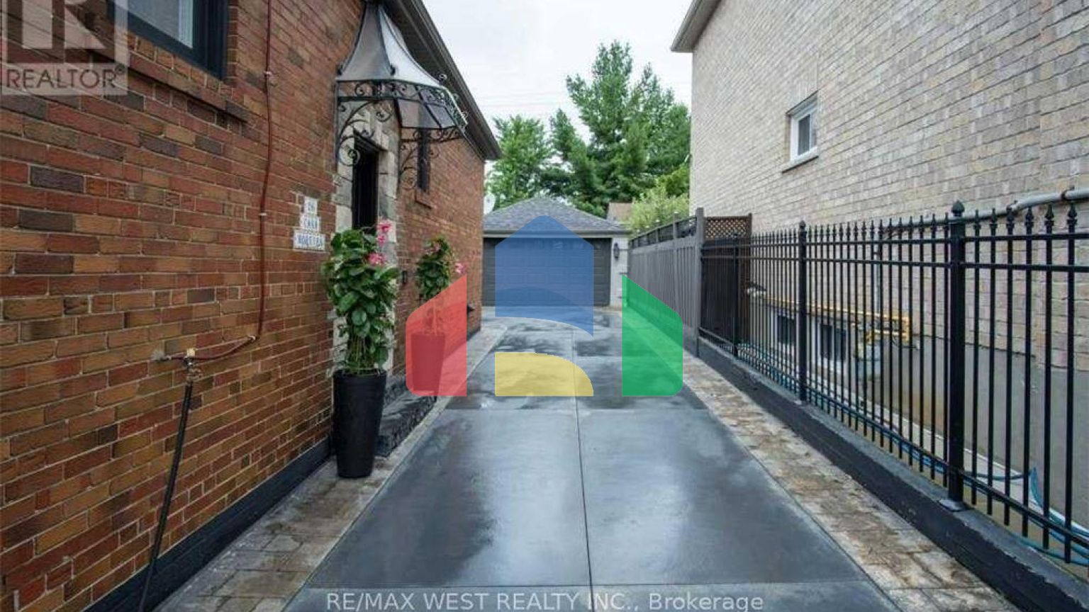 Residential - Single Family Home - Toronto, Canada - Canada