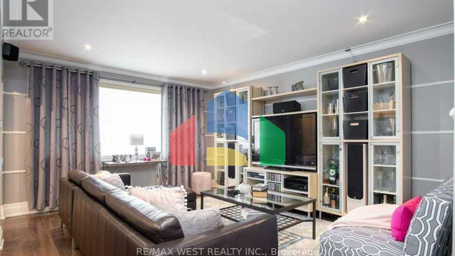 Residential - Single Family Home - Toronto, Canada - Canada