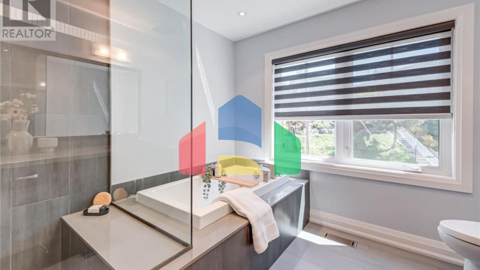 Residential - Single Family Home - Toronto, Canada - Canada