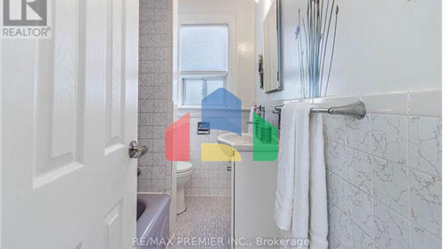 Residential - Single Family Home - Toronto, Canada - Canada