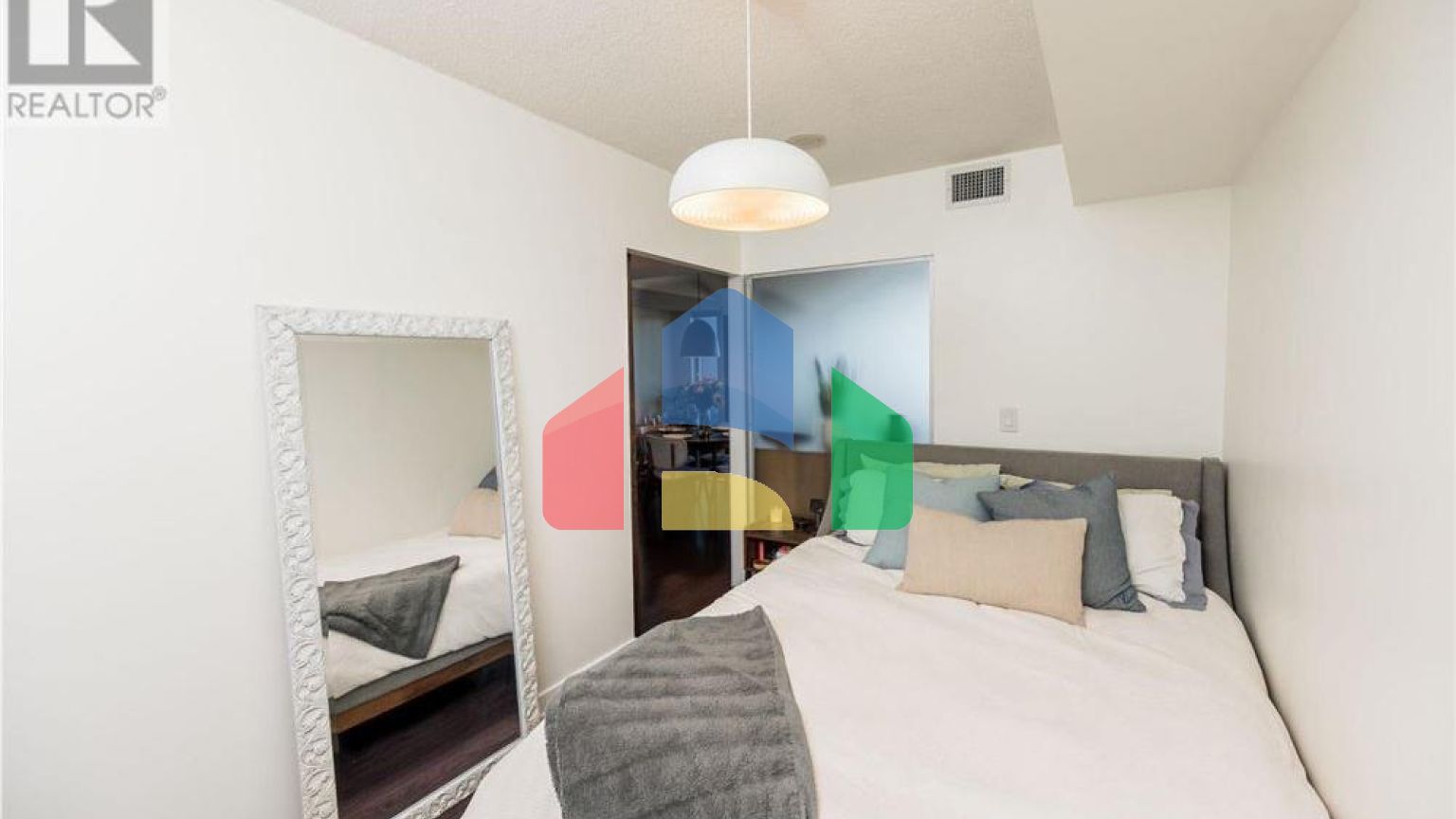 Residential - Condo/Apartment - Toronto, Canada - Canada