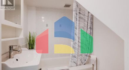 Residential - Single Family Home - Toronto, Canada - Canada