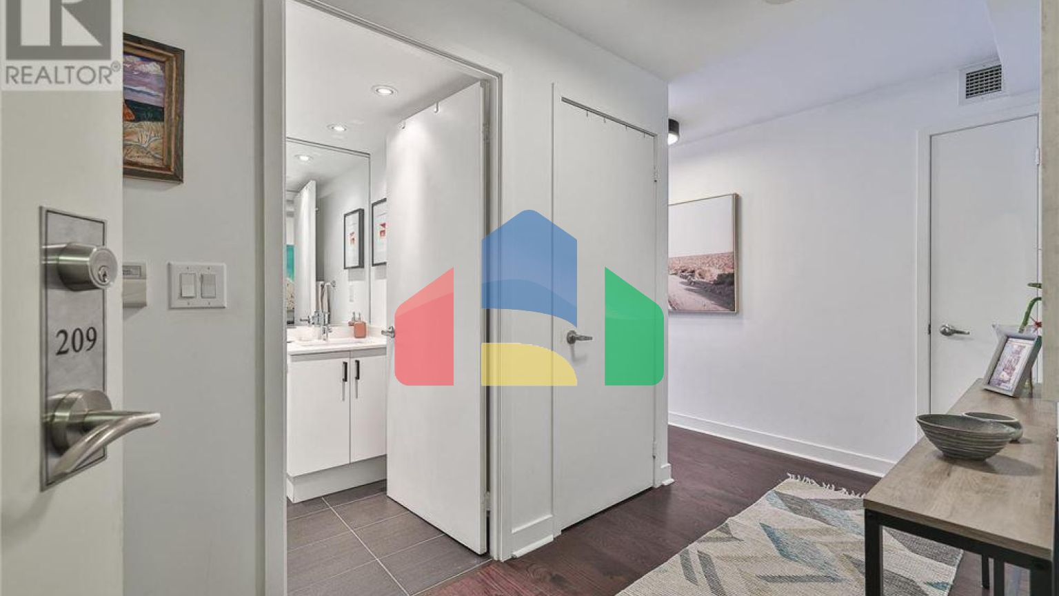 Residential - Condo/Apartment - Toronto, Canada - Canada