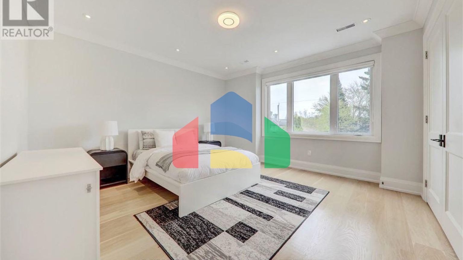 Residential - Single Family Home - Toronto, Canada - Canada