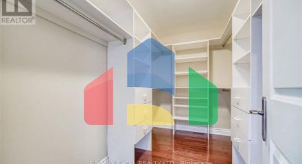 Residential - Single Family Home - Toronto, Canada - Canada