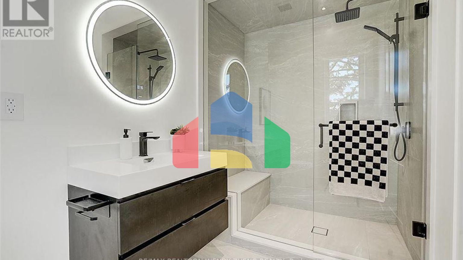 Residential - Single Family Home - Toronto, Canada - Canada