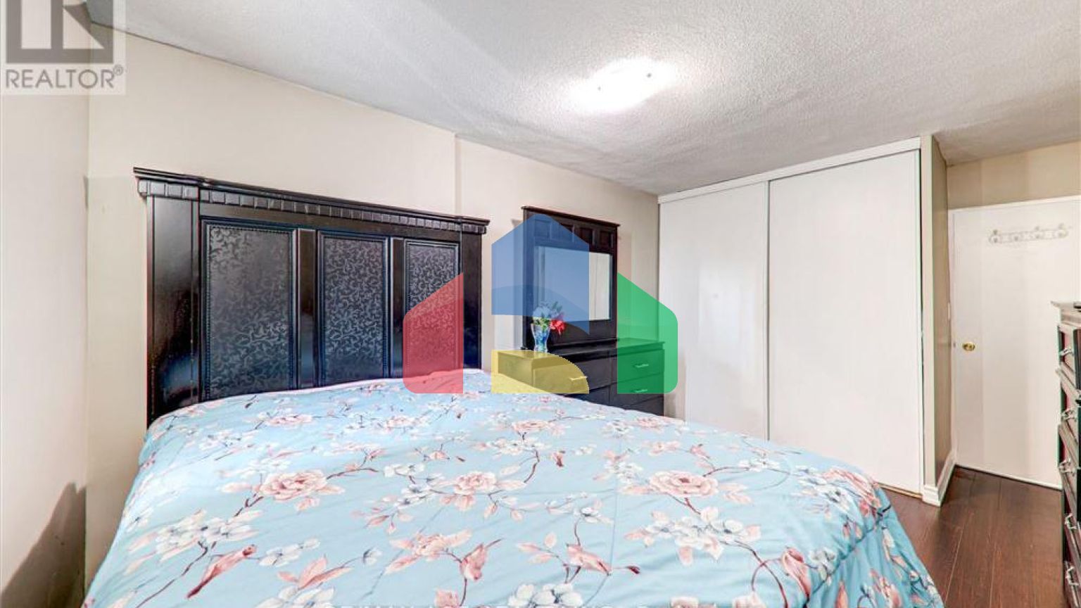 Residential - Condo/Apartment - Toronto, Canada - Canada