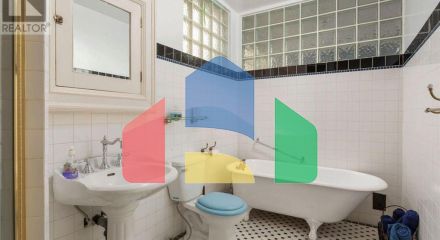 Residential - Single Family Home - Toronto, Canada - Canada