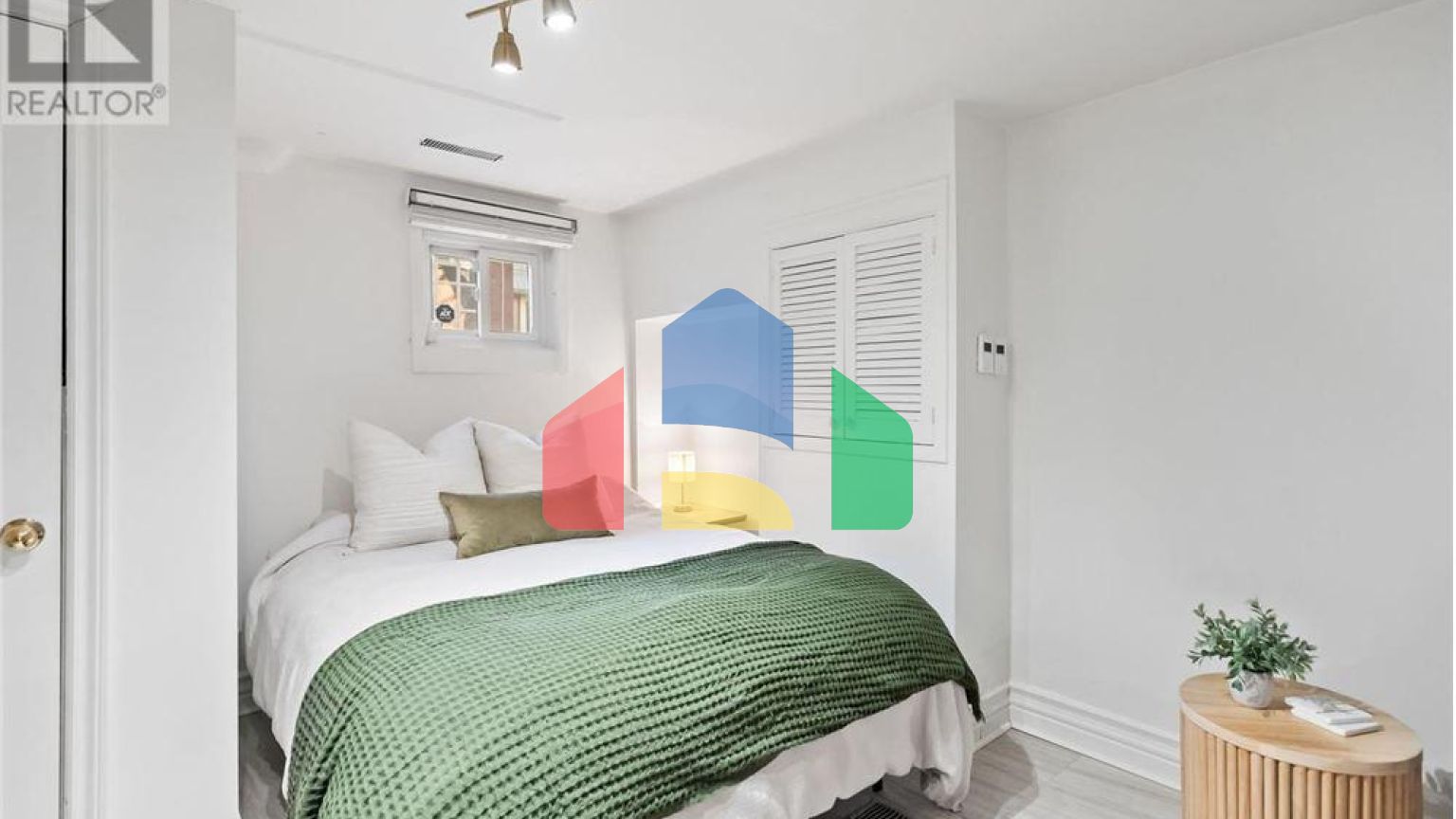 Residential - Single Family Home - Toronto, Canada - Canada