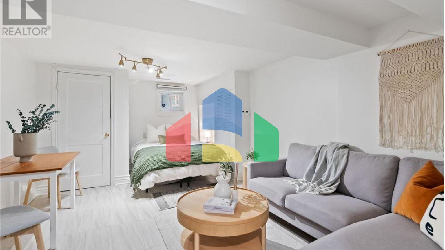 Residential - Single Family Home - Toronto, Canada - Canada