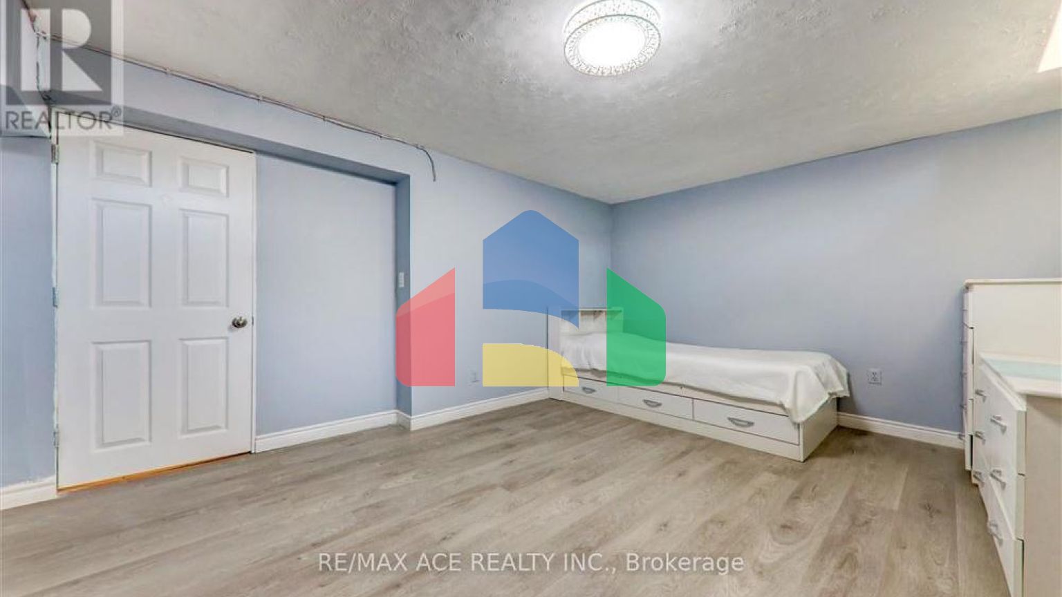 Residential - Single Family Home - Toronto, Canada - Canada