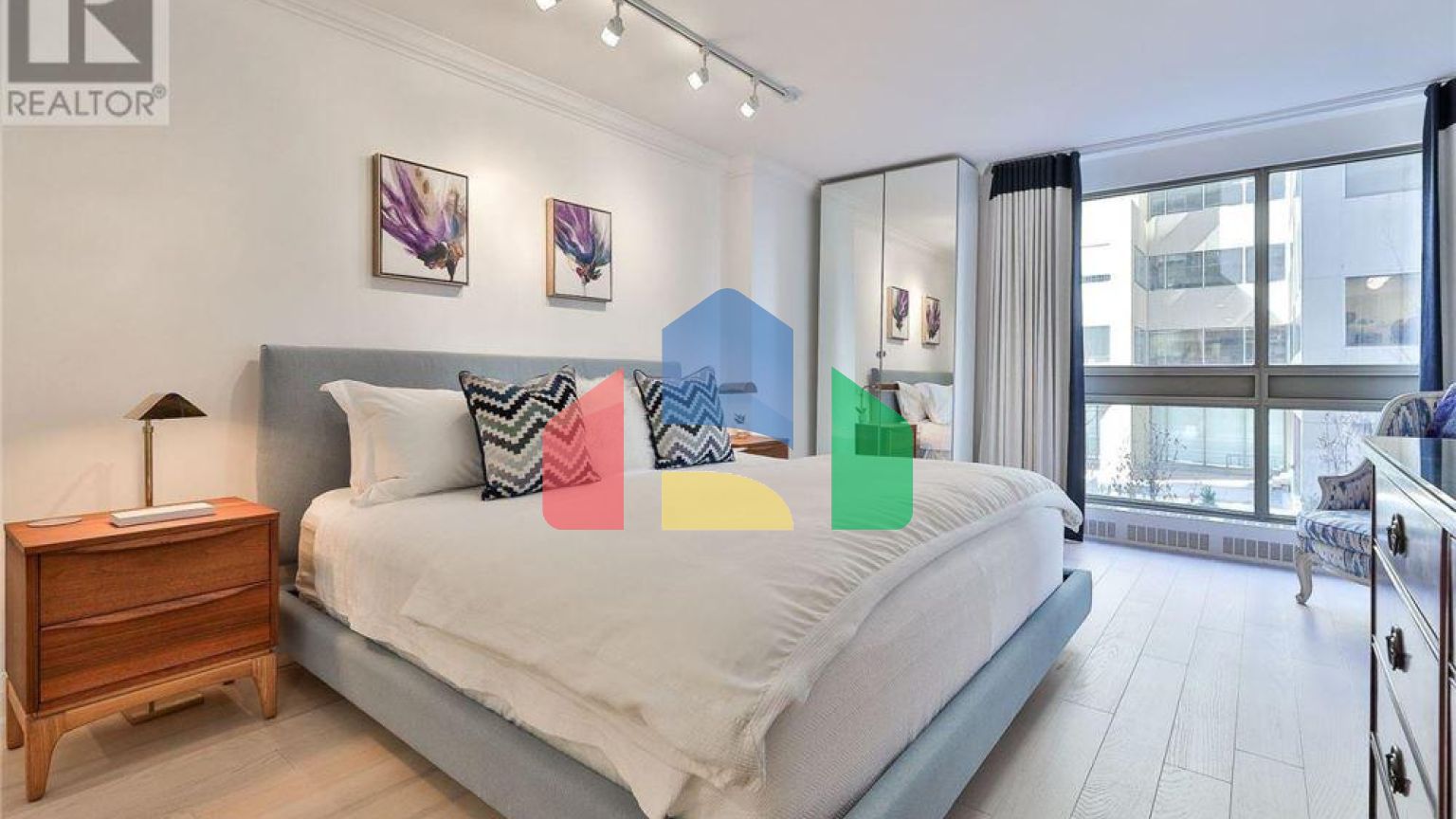 Residential - Condo/Apartment - Toronto, Canada - Canada