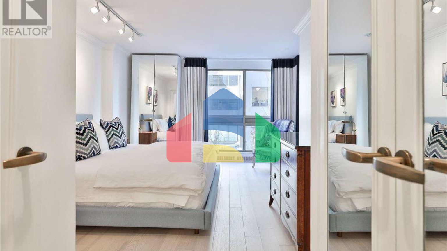 Residential - Condo/Apartment - Toronto, Canada - Canada