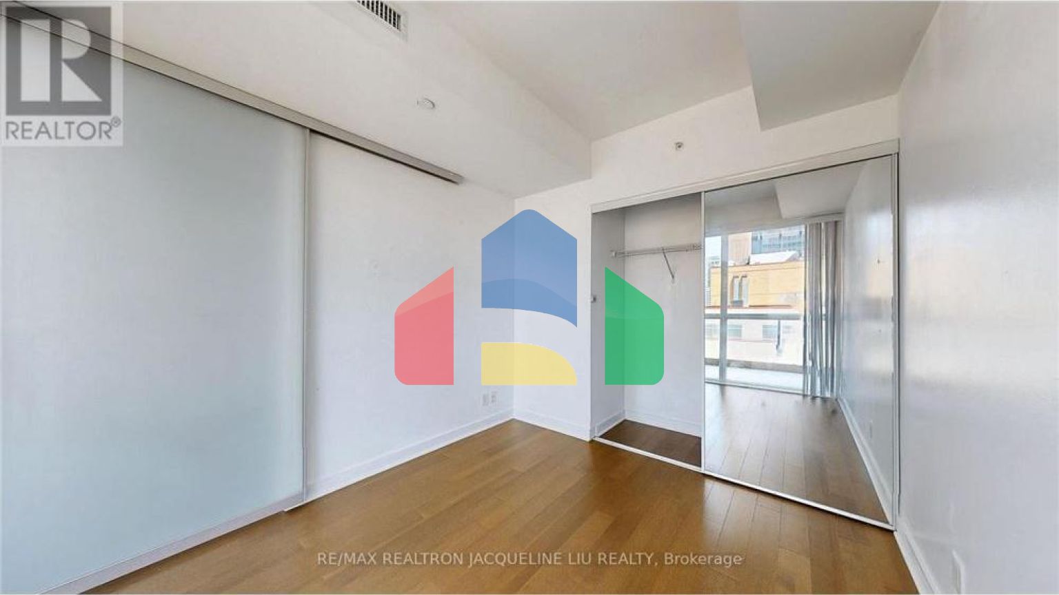 Residential - Condo/Apartment - Toronto, Canada - Canada