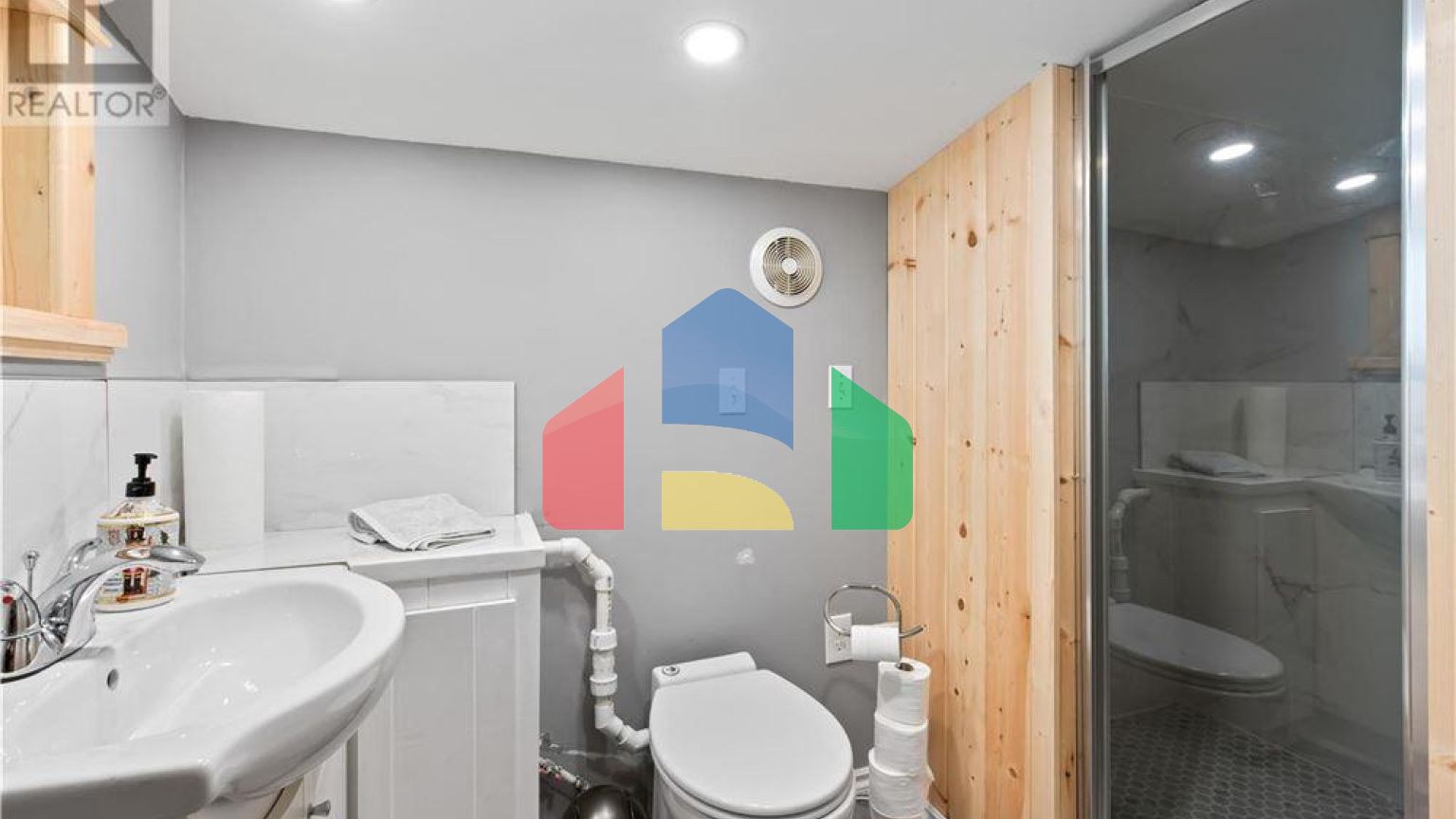 Residential - Single Family Home - Ucluelet, Canada - Canada