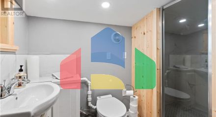 Residential - Single Family Home - Ucluelet, Canada - Canada