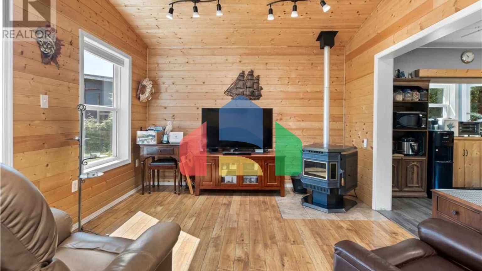 Residential - Single Family Home - Ucluelet, Canada - Canada