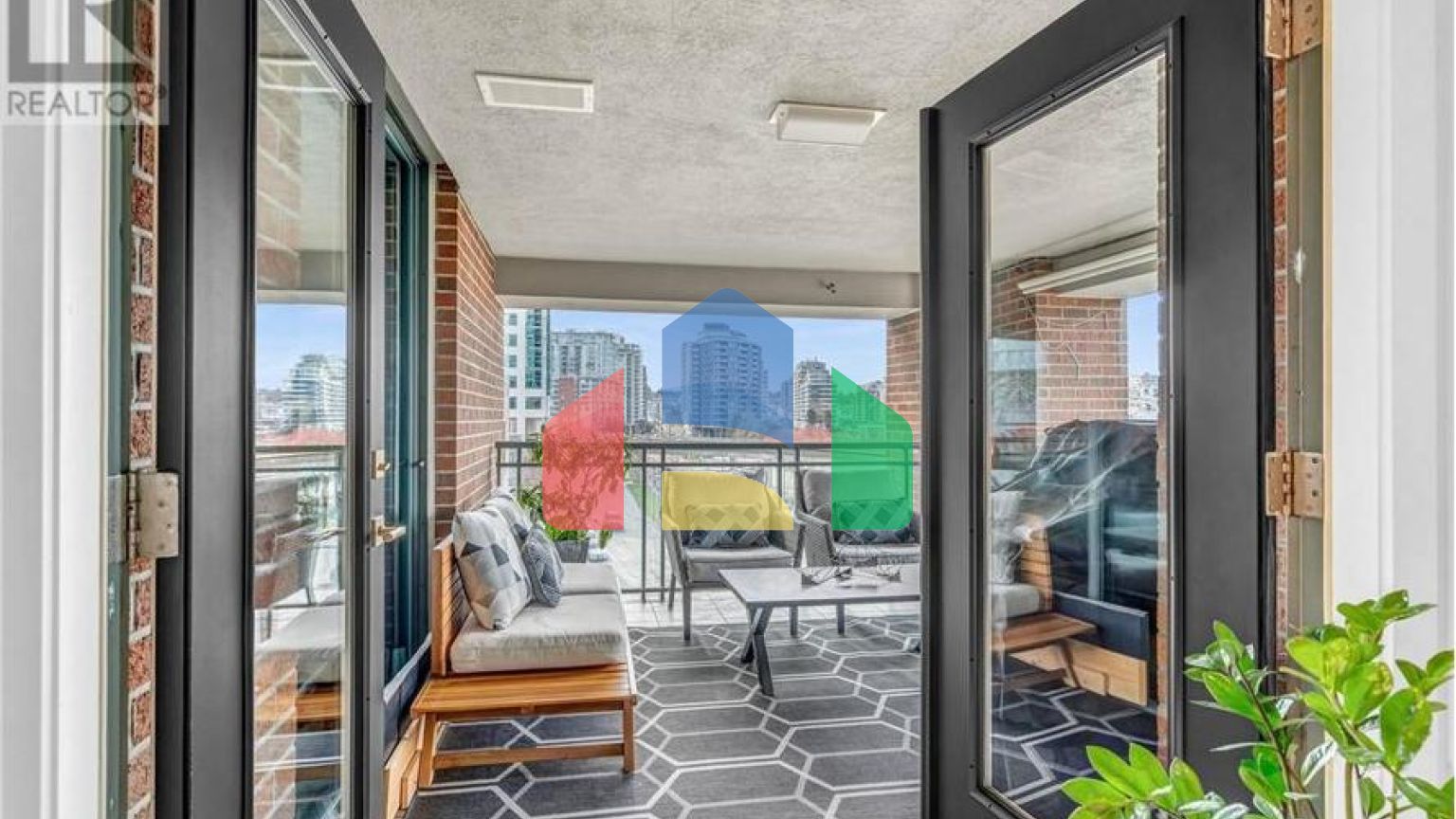 Residential - Condo/Apartment - Vancouver, Canada - Canada