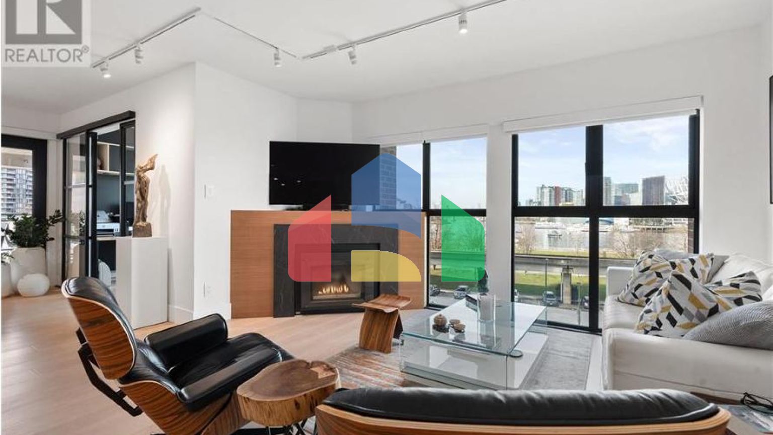 Residential - Condo/Apartment - Vancouver, Canada - Canada