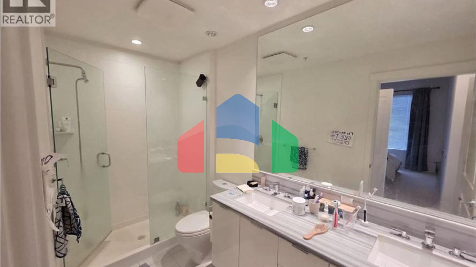 Residential - Condo/Apartment - Vancouver, Canada - Canada