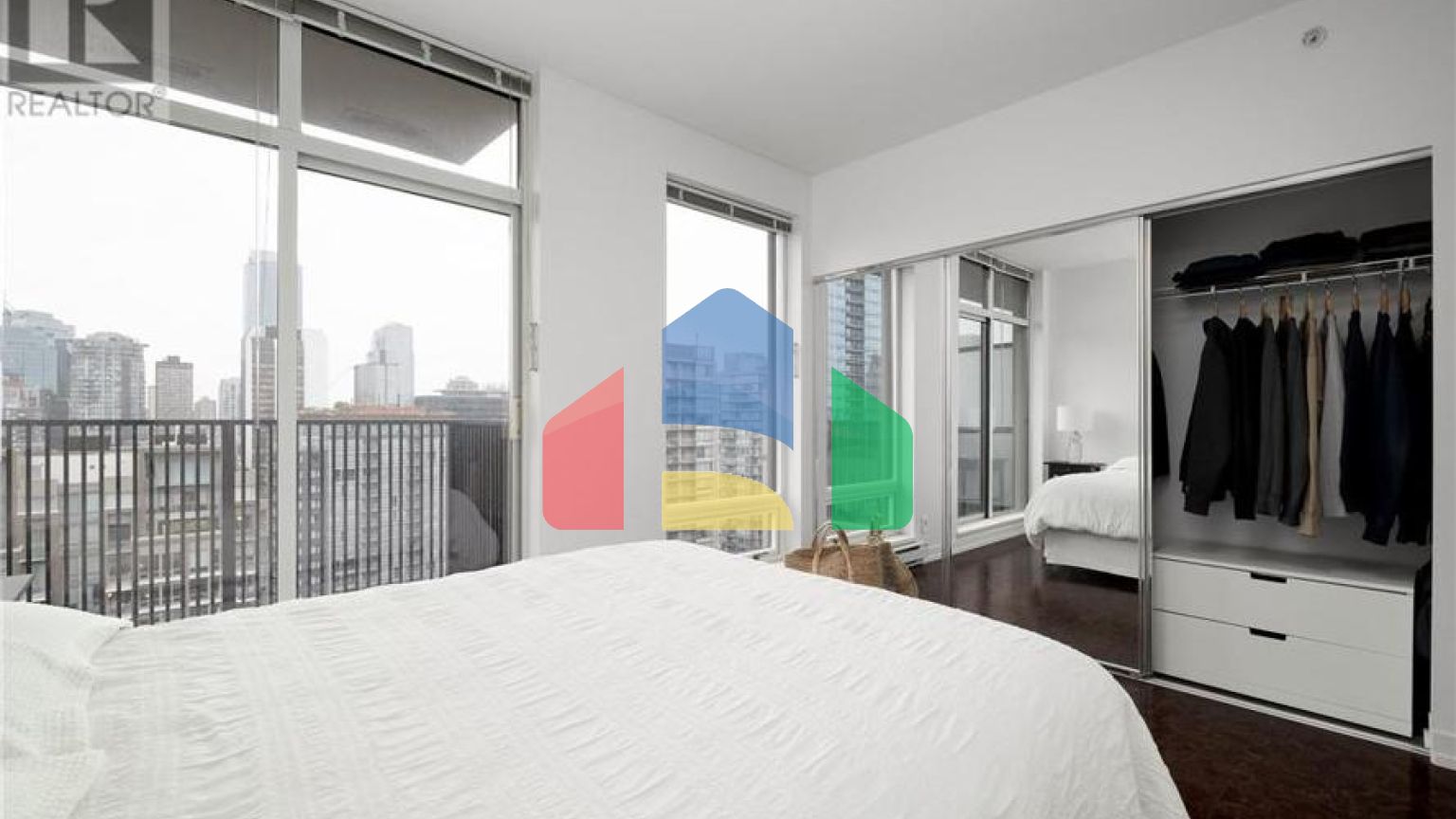 Residential - Condo/Apartment - Vancouver, Canada - Canada