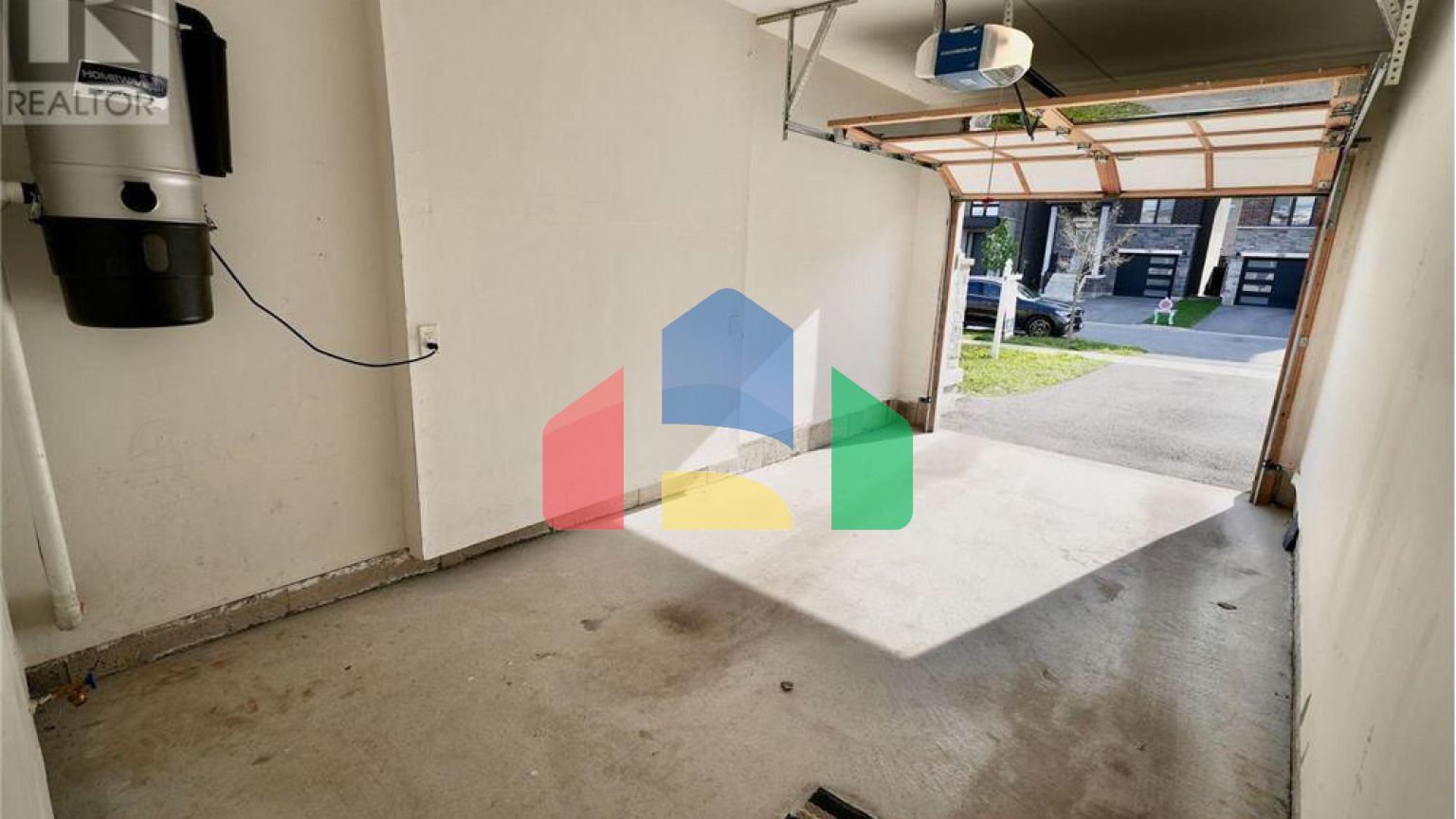 Residential - Single Family Home - Vaughan, Canada - Canada