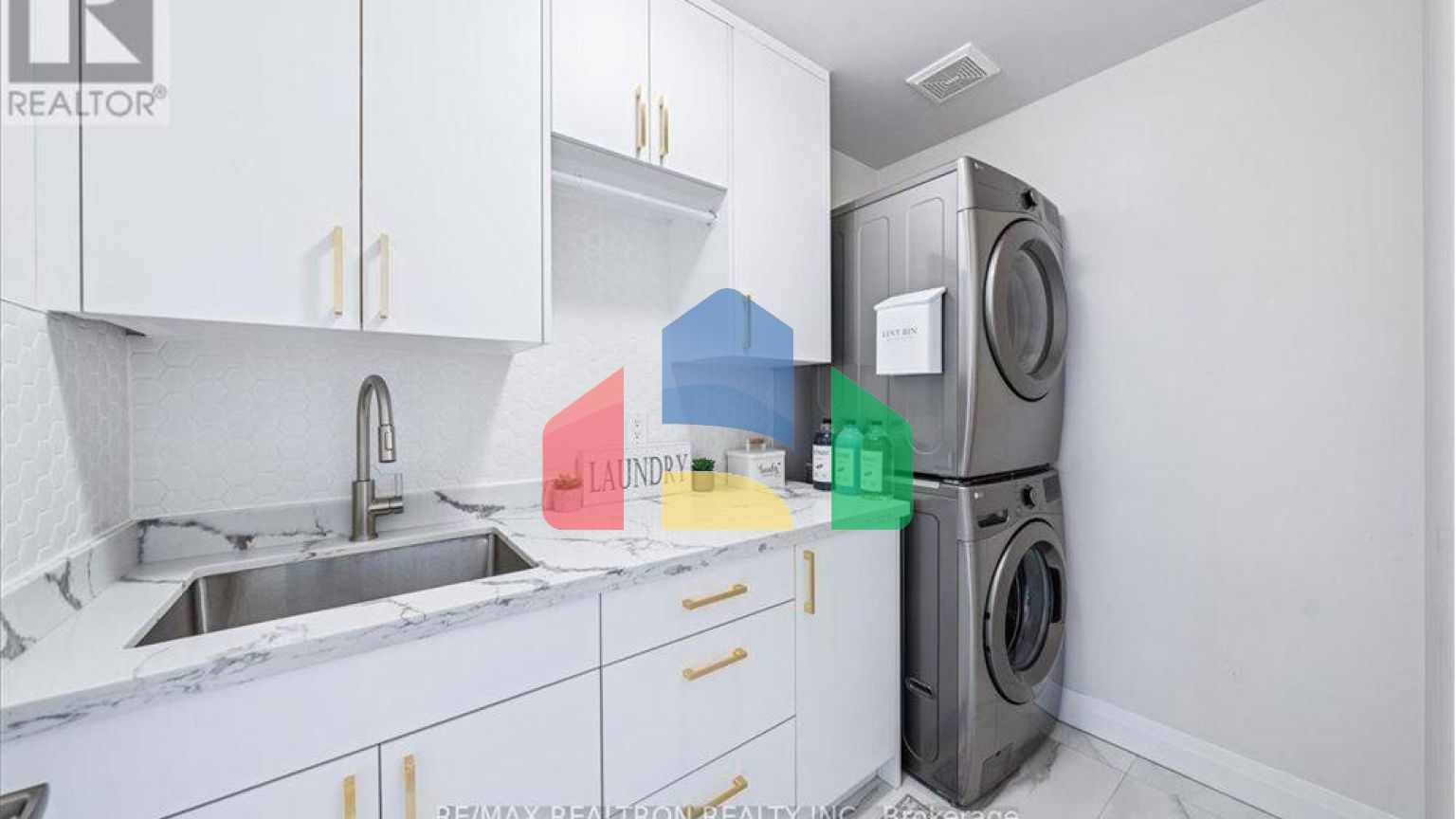 Residential - Single Family Home - Vaughan, Canada - Canada