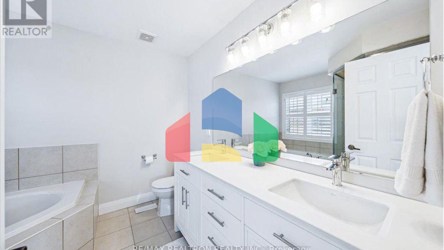 Residential - Single Family Home - Vaughan, Canada - Canada