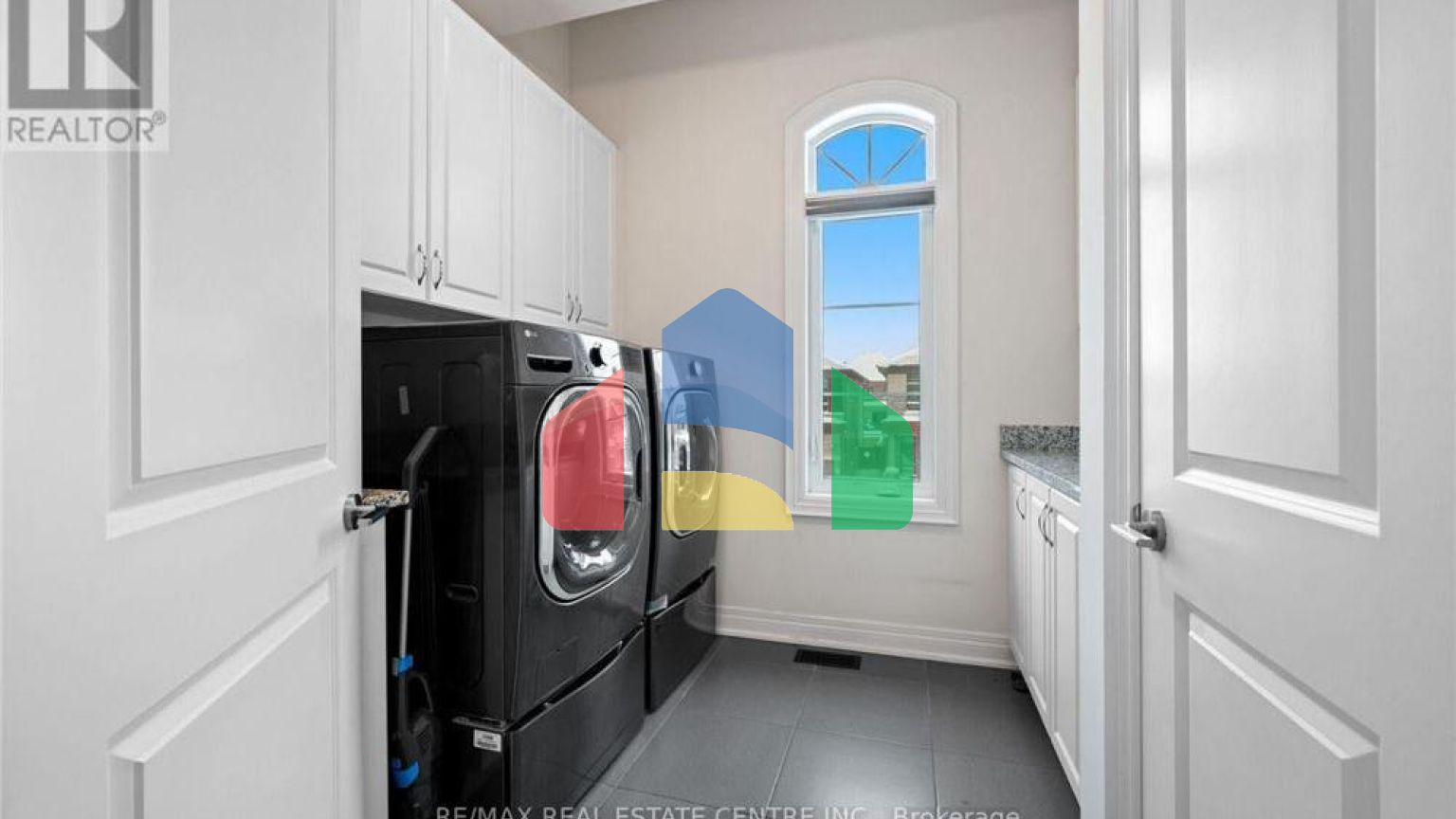 Residential - Single Family Home - Vaughan, Canada - Canada